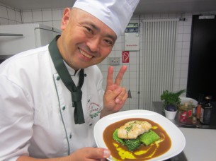 「チキンのオリーブ味噌カレーソース」の完成です!